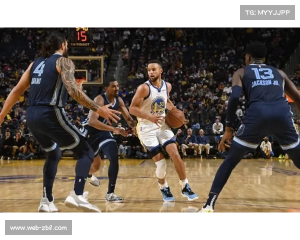 佩奇17分难救主 飞翼客场惨败于联盟领头羊遭遇连败困境 佩奇17分难救主 飞翼客场惨败于联盟领头羊遭遇连败困境