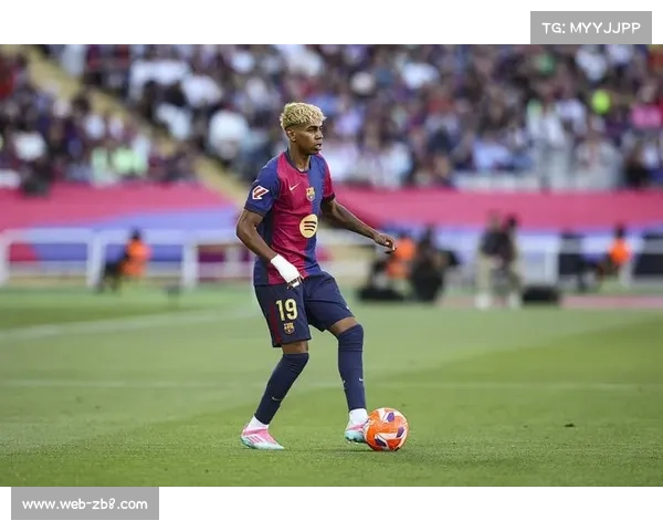 巴萨小将亚马尔失误后获队友鼓励,球迷掌声化解尴尬 巴萨小将亚马尔失误后获队友鼓励,球迷掌声化解尴尬